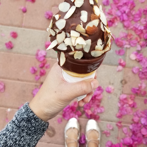 Meet your Posher, Cupcake - Picture 2 of 5